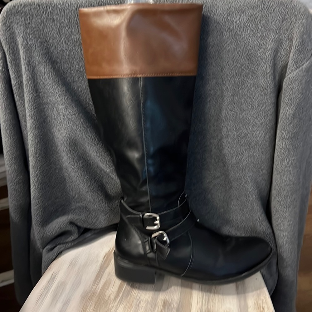 Two toned buckle boots